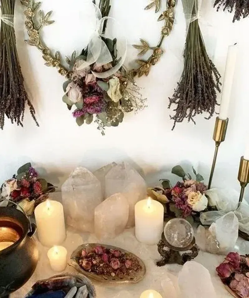 Proteccion espiritual con cristales, caldero y velas